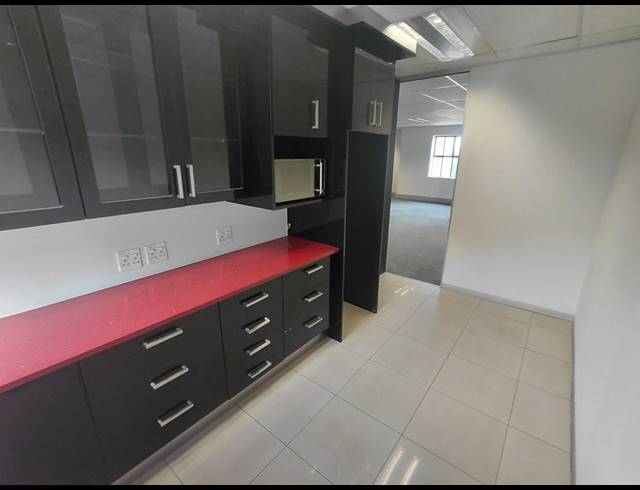 376M² OFFICE TO LET IN BRYANSTON
